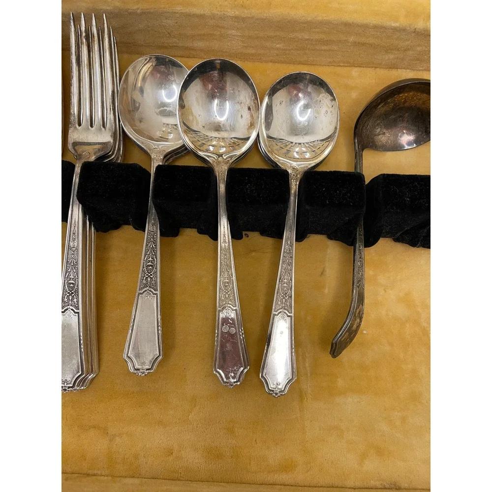 International Silver Ancestral Silverplate Flatware Set with Case Vintage 43pc